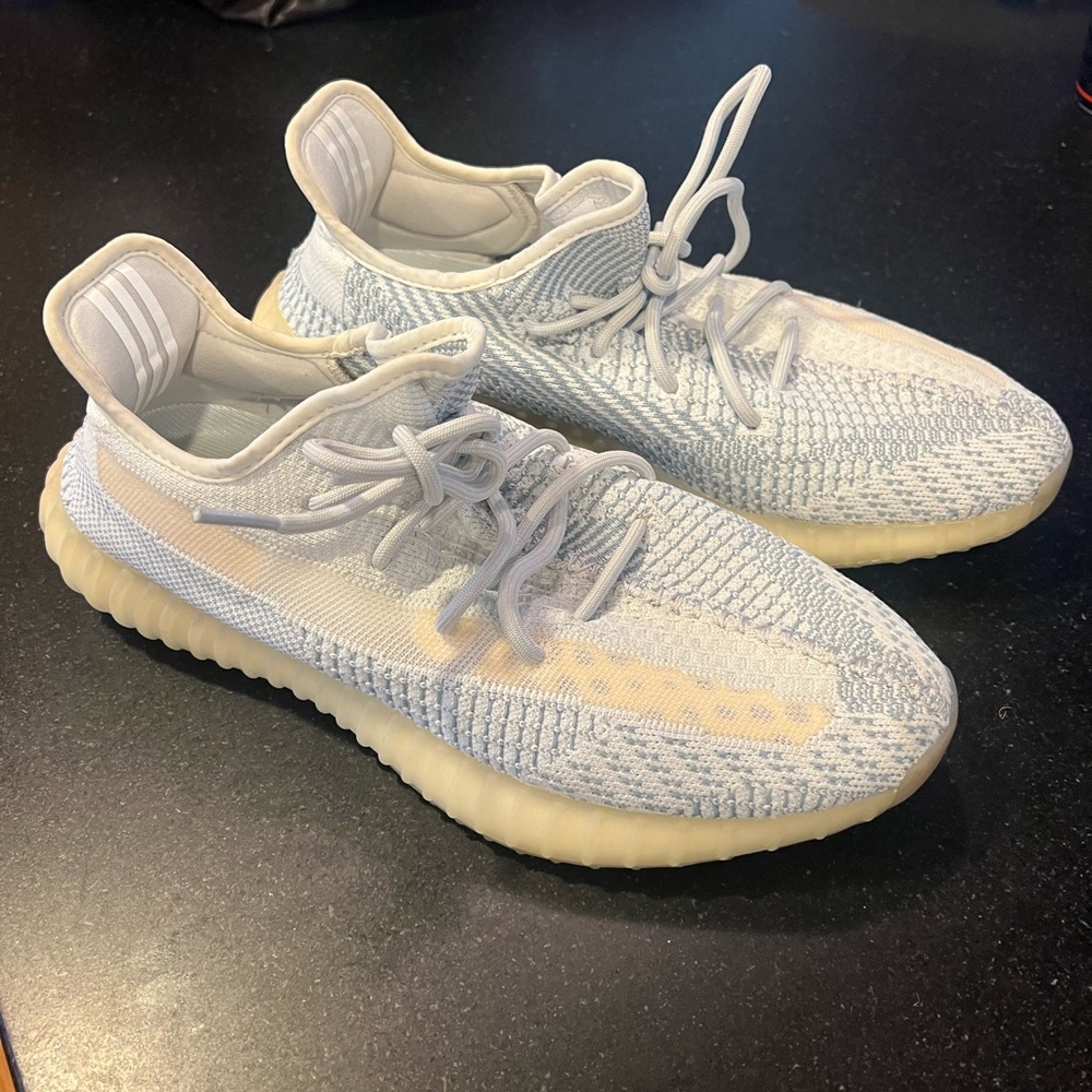 YEEZY 350 V2